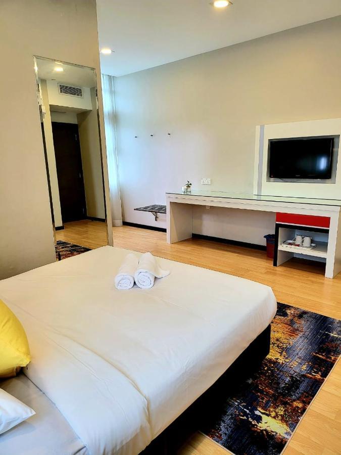 Lovita Hotel Куантан Экстерьер фото