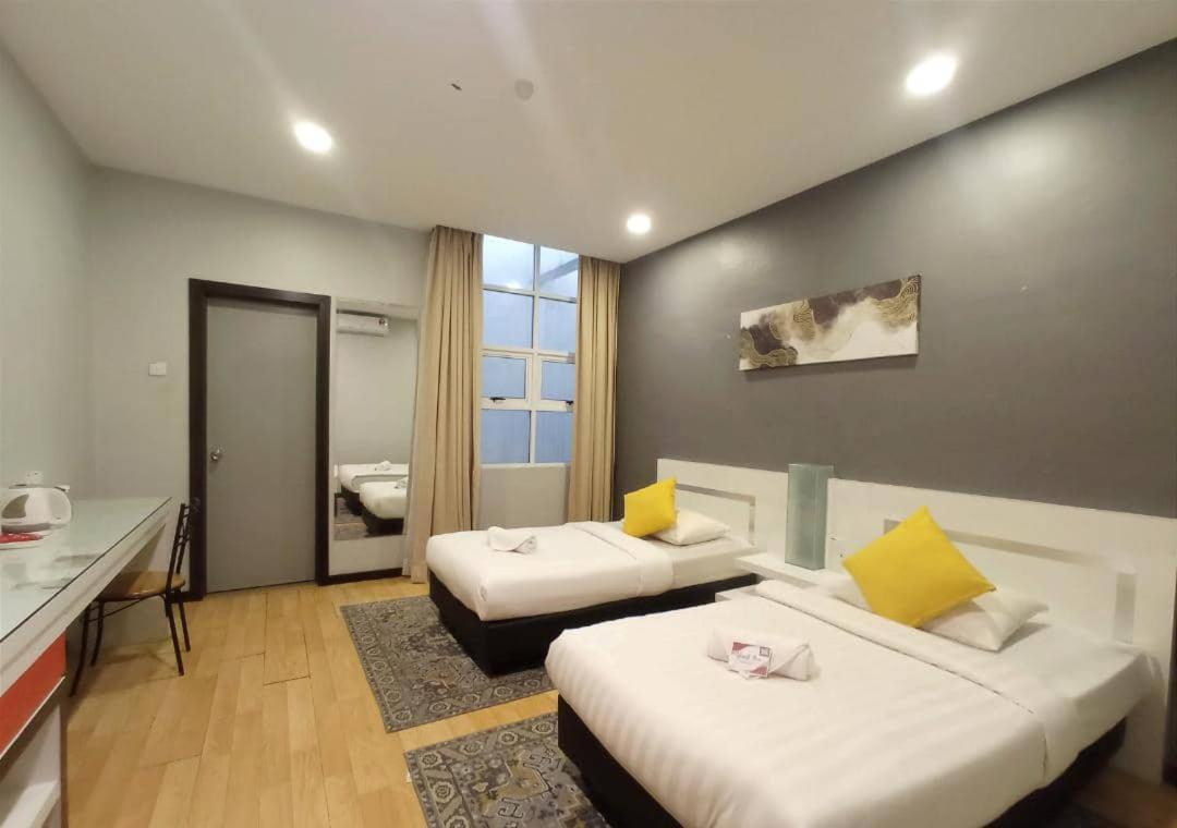 Lovita Hotel Куантан Экстерьер фото