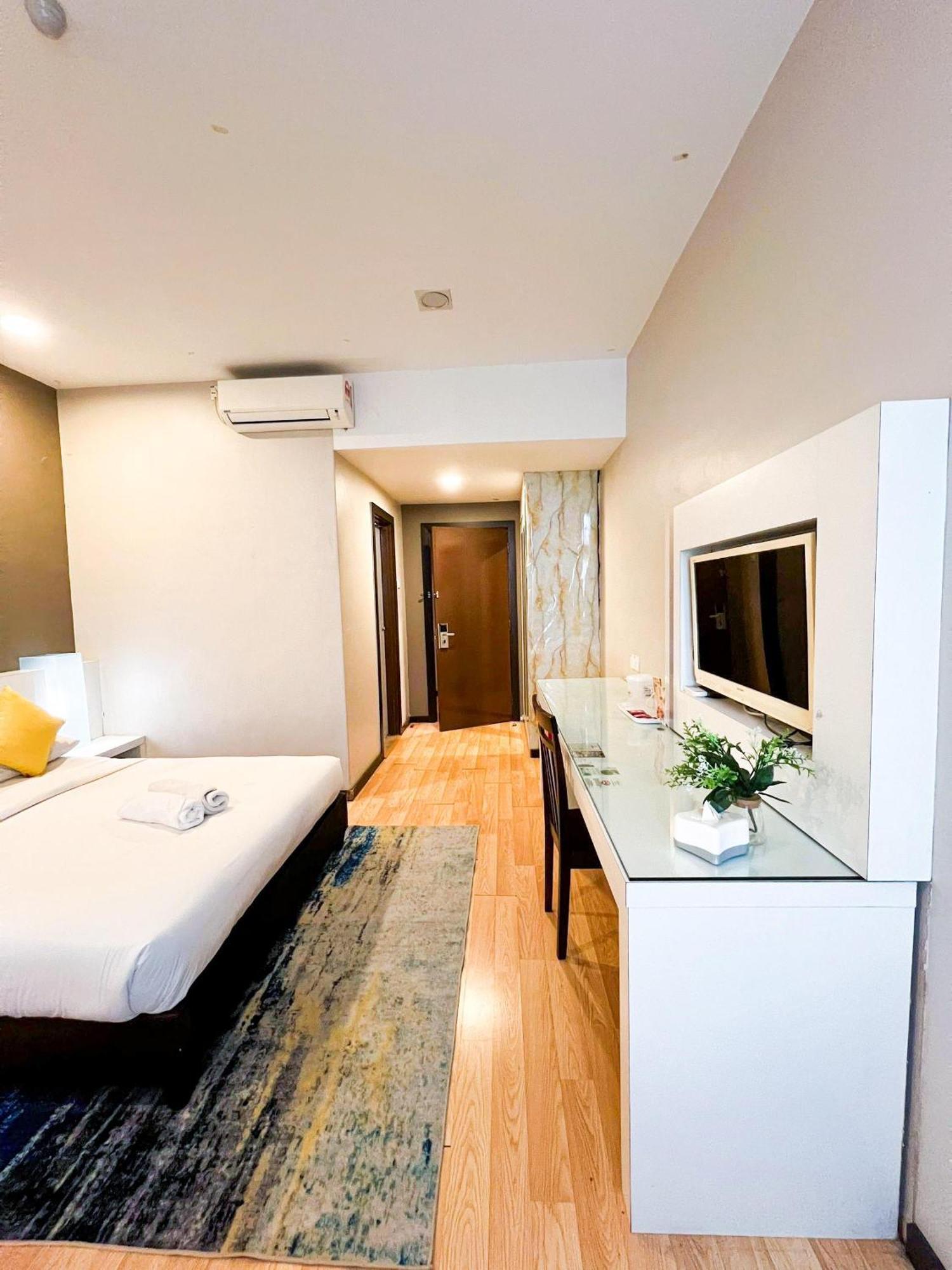 Lovita Hotel Куантан Экстерьер фото
