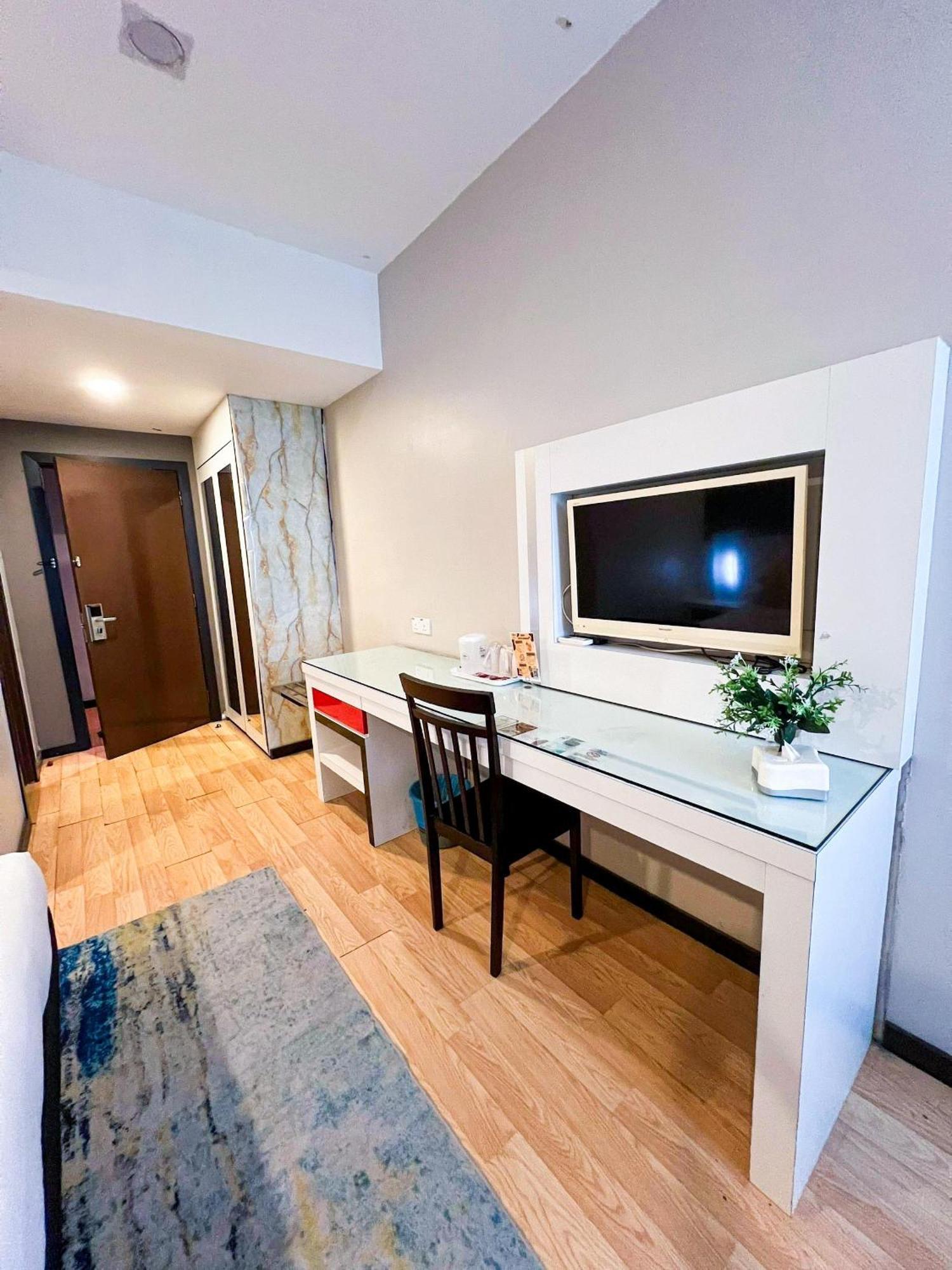 Lovita Hotel Куантан Экстерьер фото